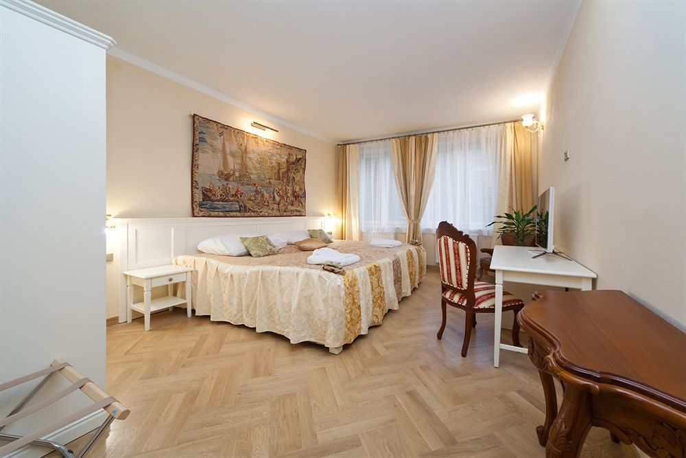 Louren - The Bridge Inn Прага Экстерьер фото